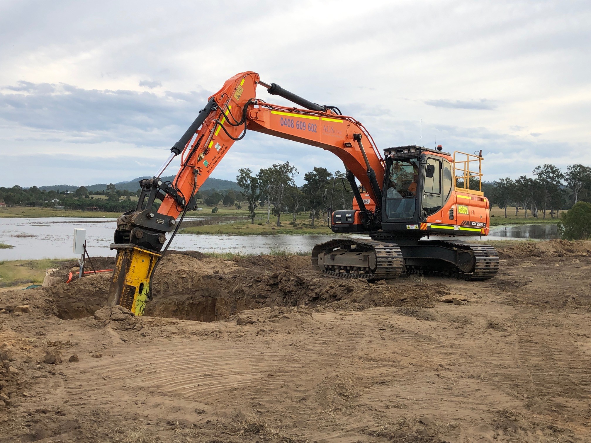 Tank rockbreaking